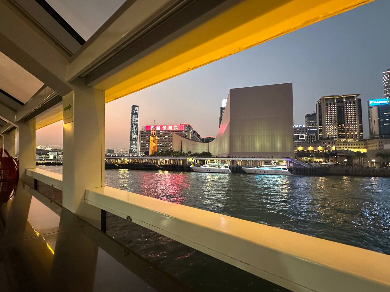 船上看夜景