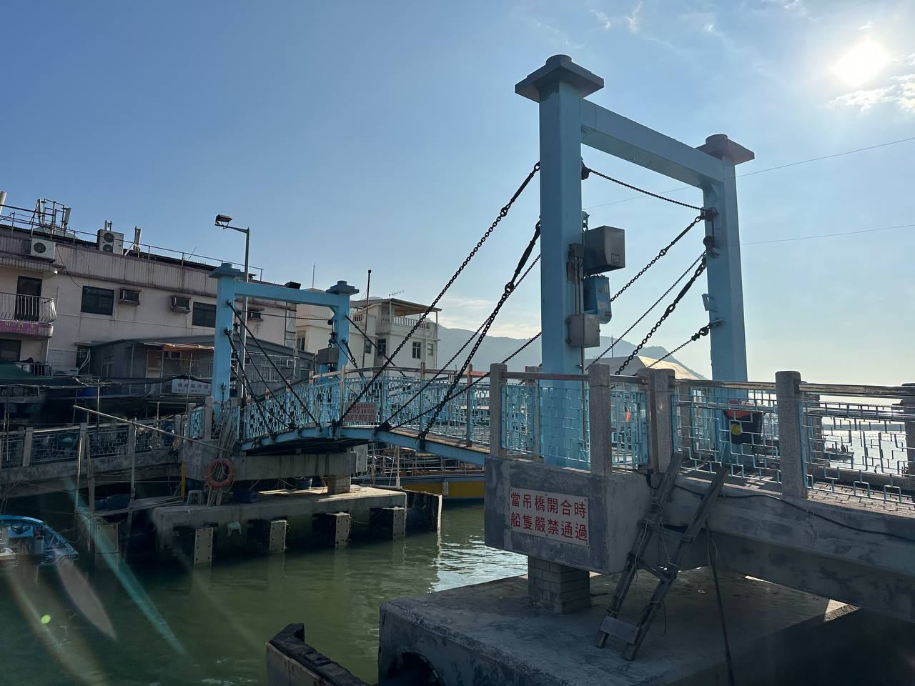 大澳街市街吊橋