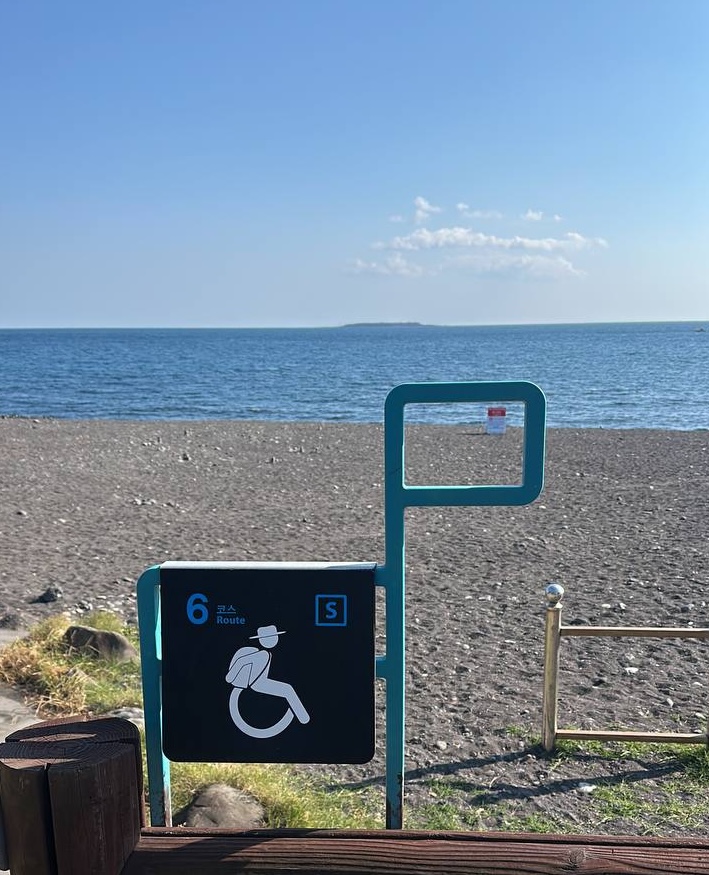 藍色山羊(輪椅友善道路)